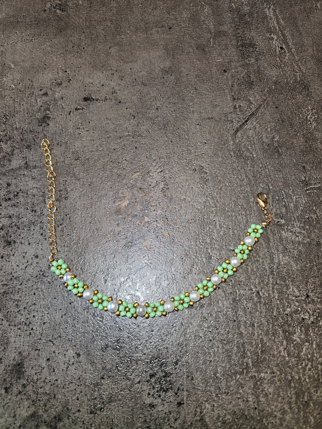 Green White Pearl Daisy