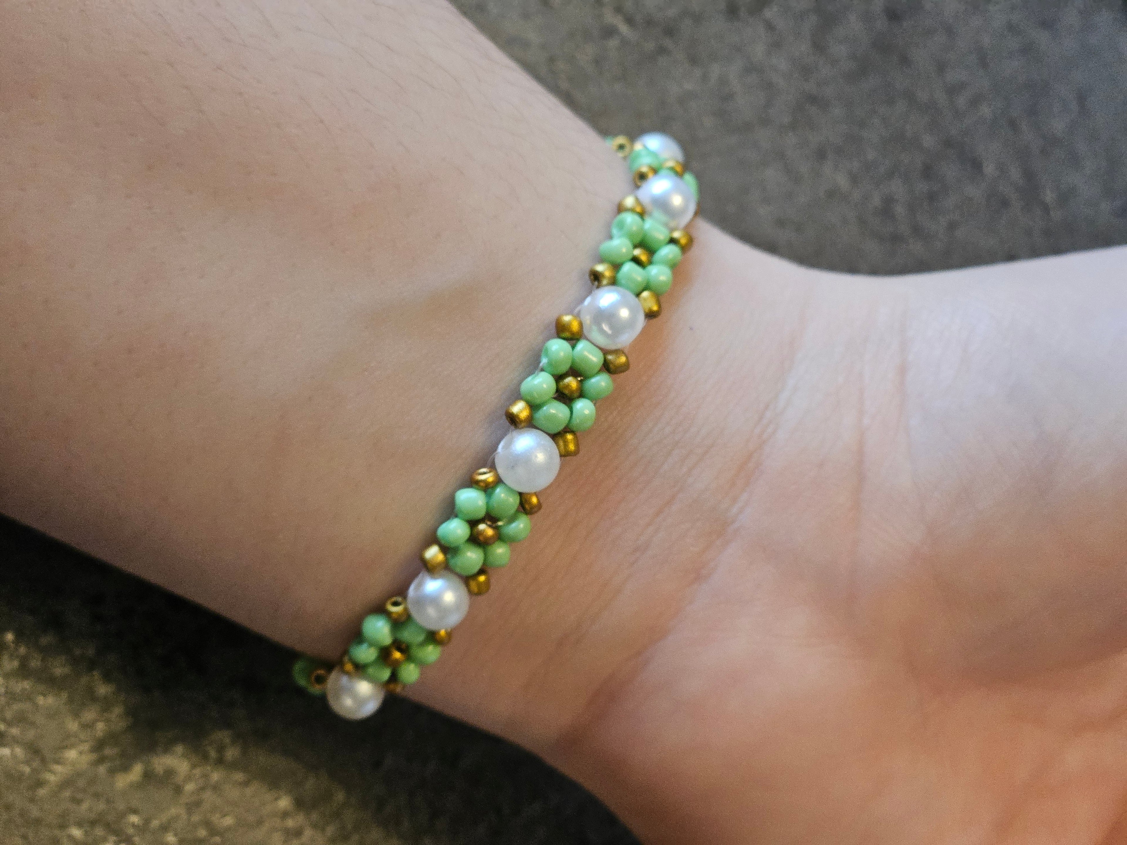 Green White Pearl Daisy